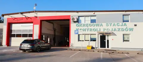 Budynek Okręgowej Stacji Kontroli Pojazdów od frontu